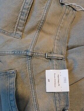 H&M Men's Relaxed Jeans in Olive